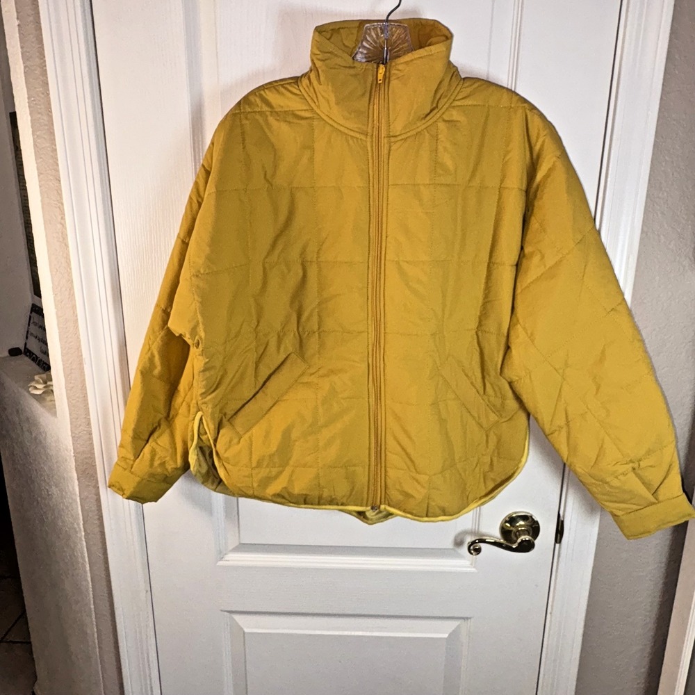 Vernacular Men's Light Puffer Jacket Mustard Gold Medium EUC Quilted Outdoor